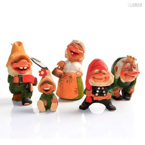 5 HEMMING NORWAY HAND CARVED WOOD FIGURINES