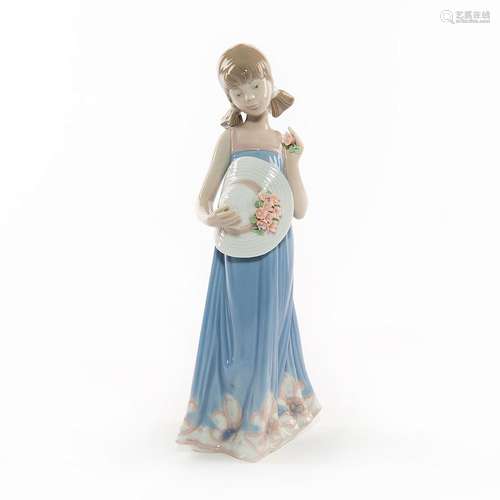 LLADRO FIGURINE, COURTNEY 5648