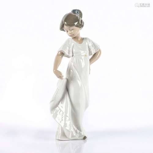 NAO BY LLADRO FIGURINE HOW PRETTY 1110