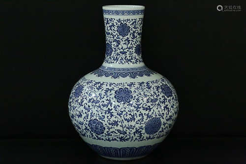 BLUE WHITE TWINE FLOWER GLOBULAR VASE