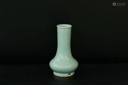 LONGQUAN KILN LONG-NECK VASE