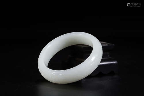 HETIAN JADE CARVING BANGLE