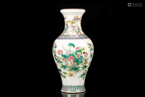 FAMILLE ROSE 'FLOWERS AND BIRDS' VASE