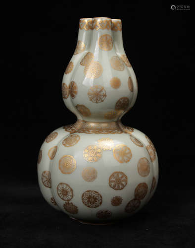 A Chinese Celadon Porcelain Double Gourd Vase