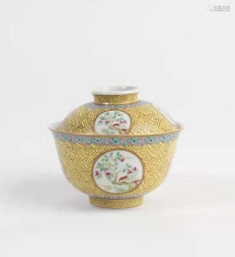 Qing Chinese Famille Rose Yellow Ground Cover Bowl