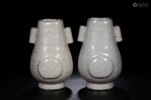 Pair of Chinese Guan Vase
