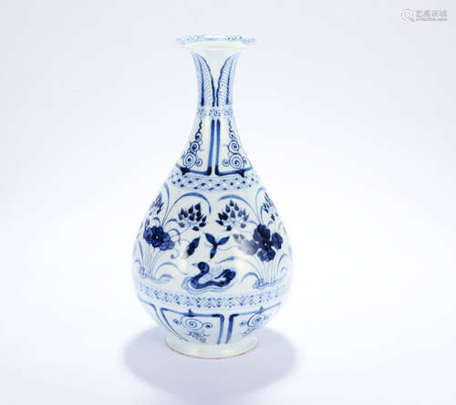 A Chinese Blue and White Porcelain Vase