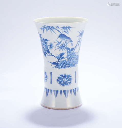 A Chinese Blue and White Porcelain Vase