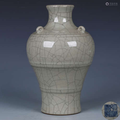 A Chinese Ge-Type Glazed Porcelain Vase