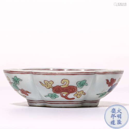 A Chinese Wu-Cai Porcelain Plate