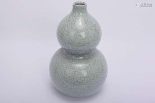 A Chinese Ge-Type Glazed Porcelain Double Gourd Vase