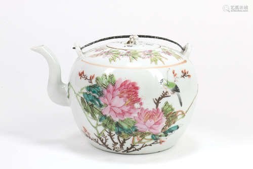 A Chinese Famille-Rose Porcelain Tea Pot