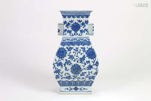 A Chinese Blue and White Porcelain Vase