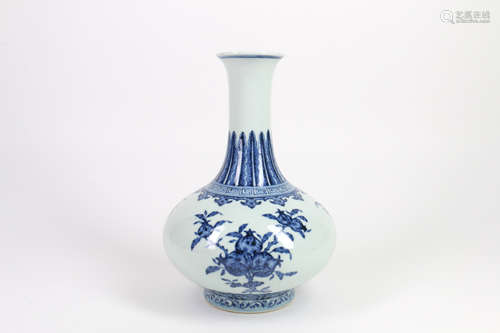 A Chinese Blue and White Porcelain Vase