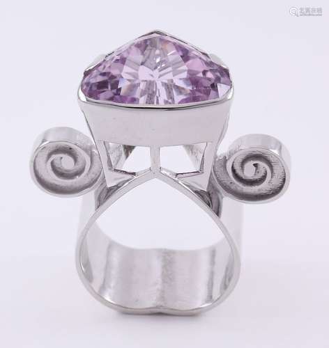 14 K White Gold Kunzite (IGI Certified) Designer Ring