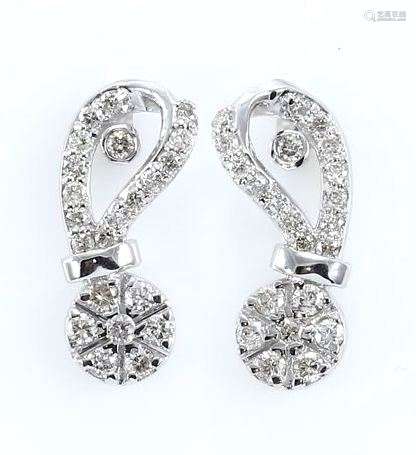 IGI Certified 18 K / 750 White Gold Diamond Earrings