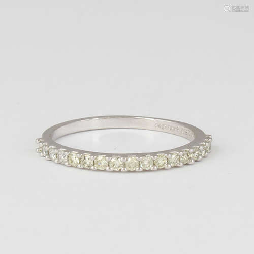 14 K / 585 White Gold Diamond Band Ring