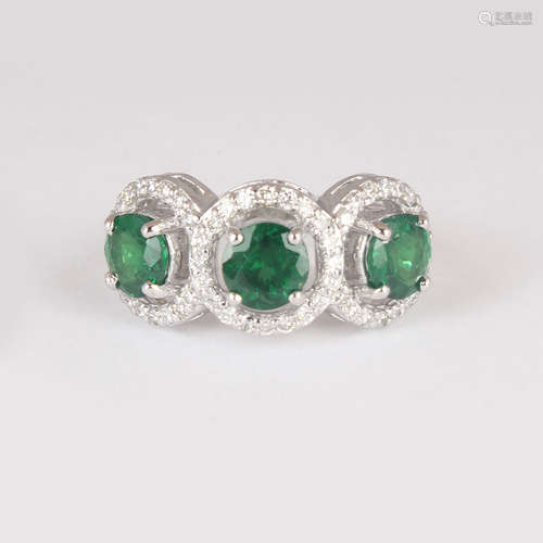 14 K / 585 White Gold Tsavorite & Diamond Ring