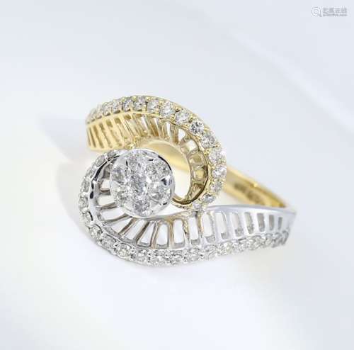 18 K Yellow gold IGI Certified Designer Diamond Ring