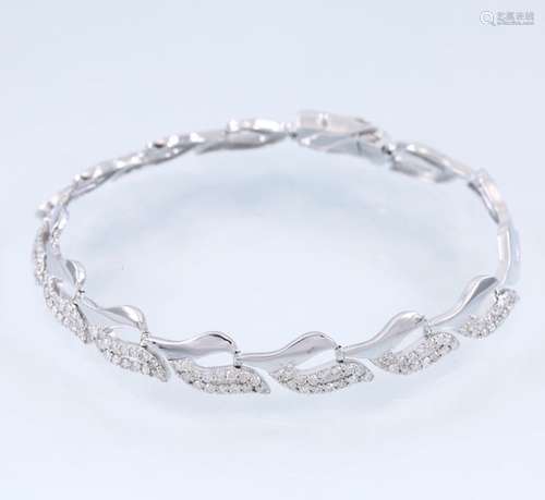 14 K / 585 White Gold Diamond Bracelet - Leaf Design