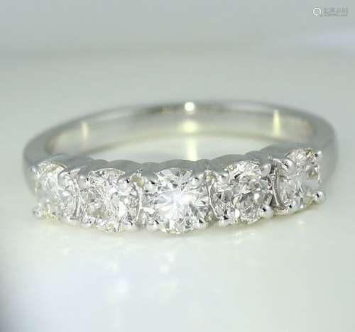 14 K / 585 White Gold IGI Cert 5 Solitaire Diamond Ring