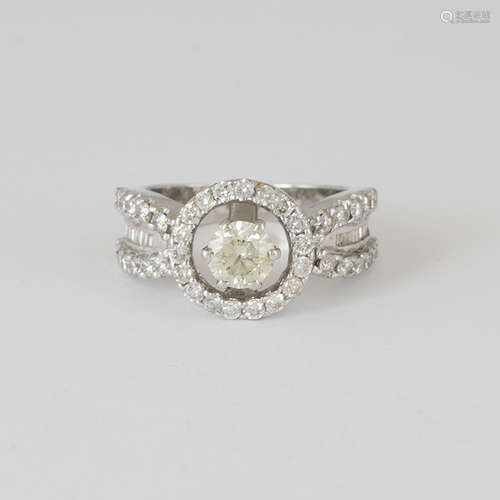 14 K / 585 White Gold Designer Diamond Ring