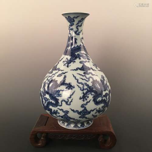 Chinese Blue-White 'Dragon' Vase