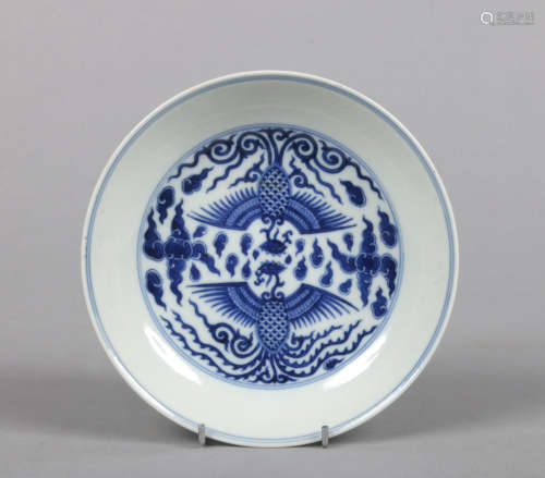 A Chinese Daoguang (1821-1850) blue and white saucer dish. Painted in underglaze blue with a roundel
