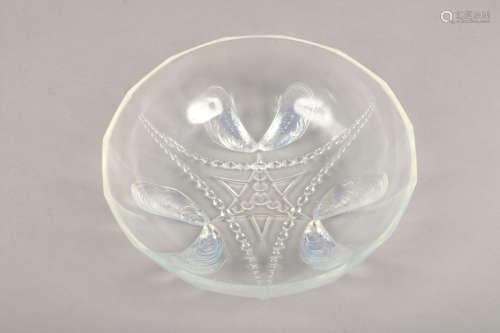 An Art Deco Sabino opaline glass bowl. Moulded with mussel shells, pearl swags and a star motif.