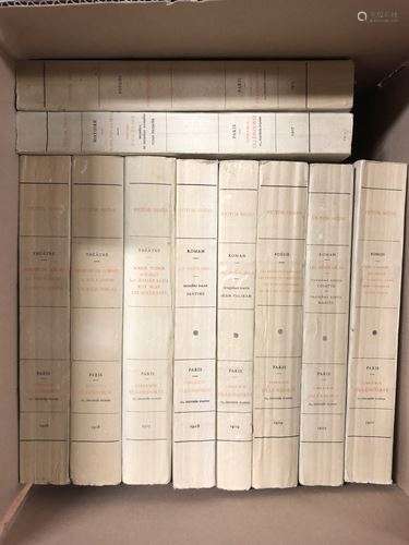 Victor HUGO. 27 volumes brochés. Quelques feuillet…