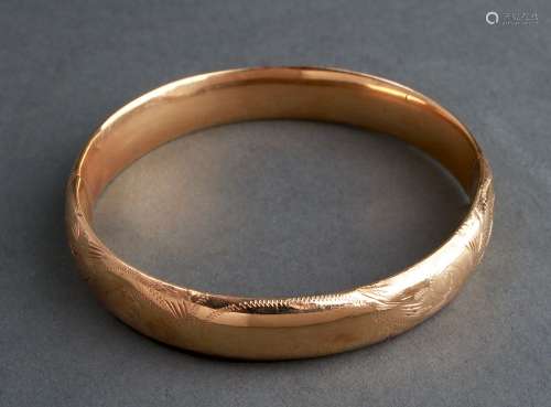 14K Yellow Gold Engraved Bangle Hinged Bracelet