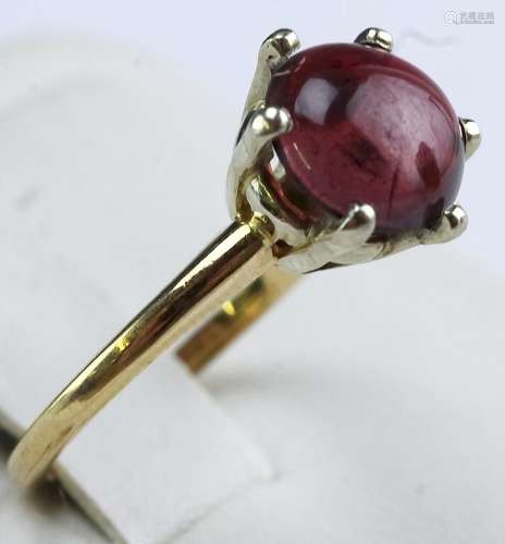 Vintage 14K Gold Garnet Cabochon Gemstone Ring