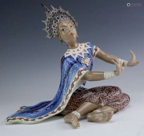 Dahl Jensen Porcelain Siamese Woman Figurine #1125
