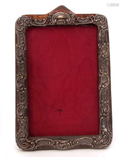 White metal mounted easel backed photograph frame, the pierced lattice work and C-scroll applied