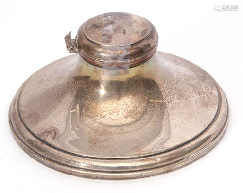 George V large capstan inkwell of typical polished circular form, the hinged cover (hinge a/f) and