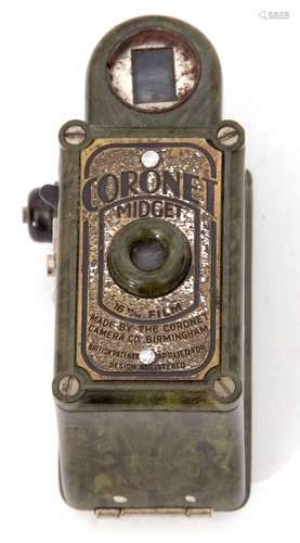 First half of 20th century green Bakelite 16mm camera, Cornet, 