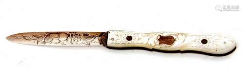 Victorian silver bladed and mother of pearl folding fruit knife, single edged blade with engraved