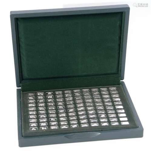 Late 20th century Continental white metal cased set of 100 small silver ingots, each of