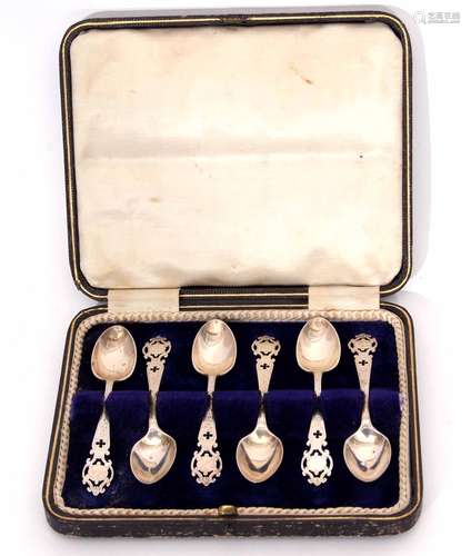 Cased set of six Edward VII coffee spoons each with pierced and engraved handles with vacant