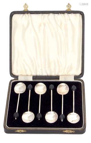 George VI cased set of six coffee spoons each of plain and polished construction with coffee bean