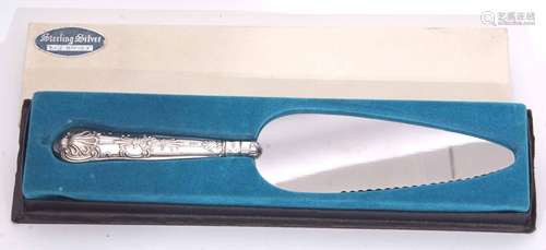 Elizabeth II silver handled pie server, Kings pattern, in its original fitted case of issue