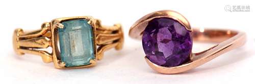 Mixed Lot: modern 9K stamped amethyst cross over ring, size H/I, together with a mid grade yellow