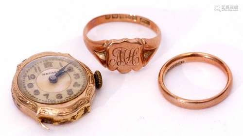 Mixed Lot: 9ct gold wedding ring, a 9ct gold signet ring 5.4gms (the two), a 9ct gold cased Medana