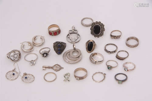 Mixed Lot: mainly white metal jewellery to include rings, pendants etc