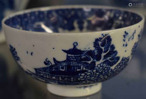 Lowestoft porcelain tea bowl circa 1780, with a printed design in blue, 8cm diam