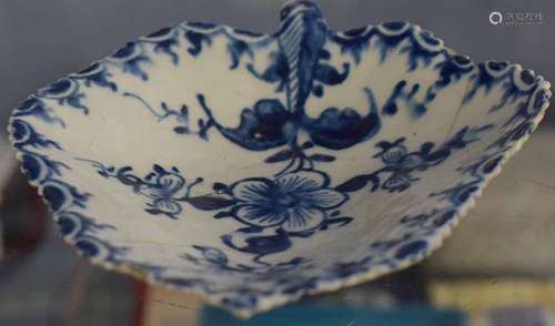 Lowestoft pickle dish of leaf form, decorated with floral sprays within a berry border, workman's