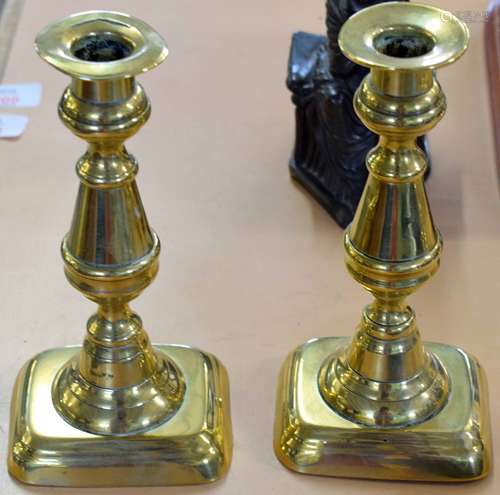 Pair of Victorian brass candlesticks with balustered stems, 19cm high