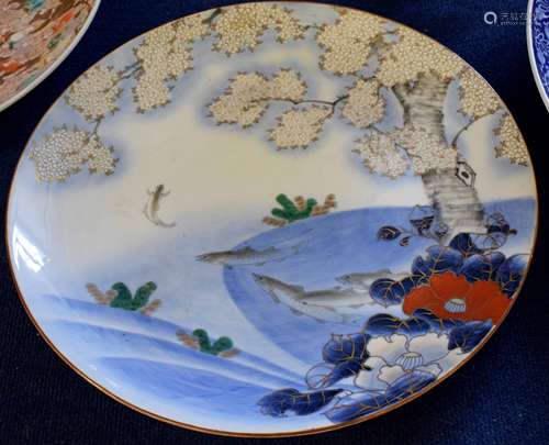 Meiji period Japanese porcelain charger decorated with fish amongst seaweed, with tree and