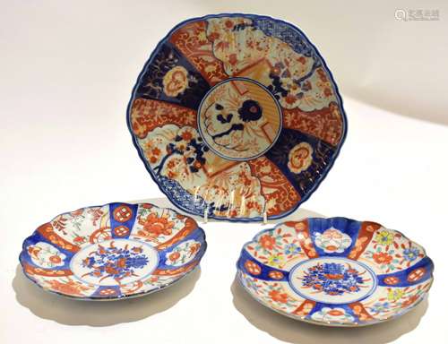 Collection of Japanese Imari ceramics comprising a large dish and two further dishes, largest dish