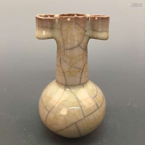 Chinese Guan-Type Bottle Vase